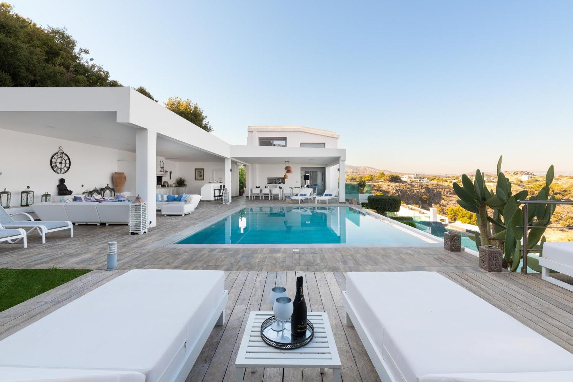 Luxury Oceania With Private Infinity Pool